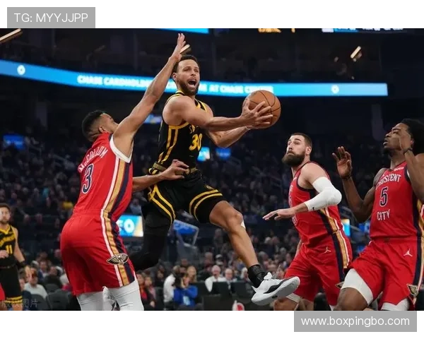 汤普森无球跑动拉开空间稳定释放三分助库里单打